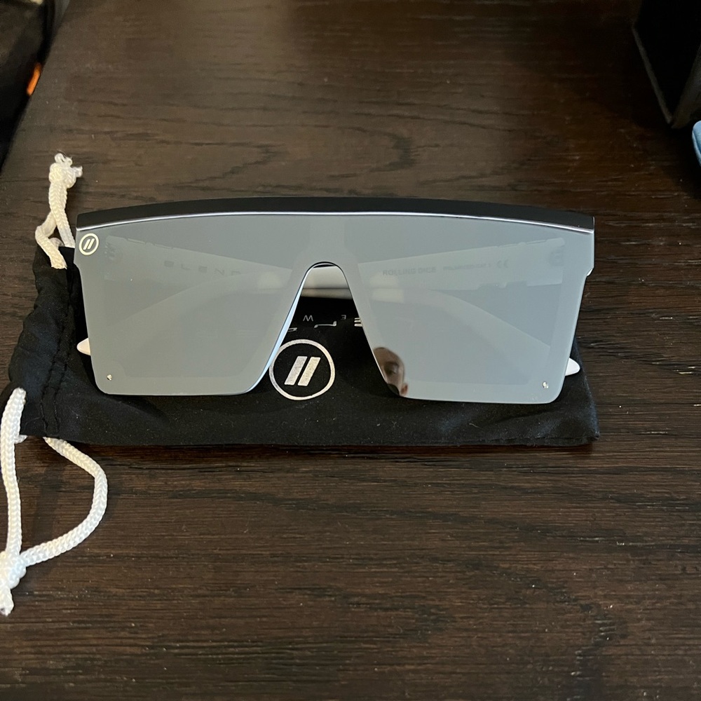 Blenders silver sunglasses